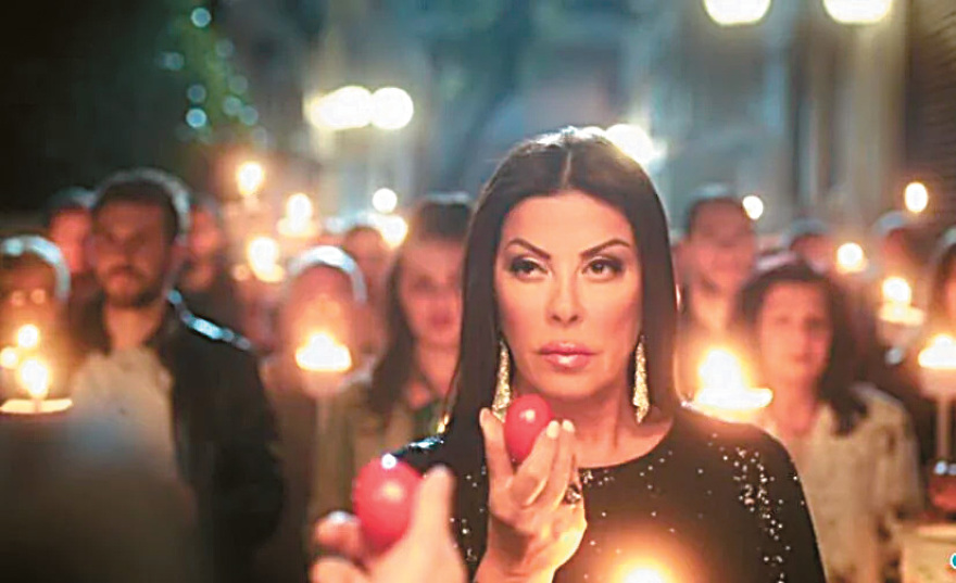 Jumbo διαφημίσεις: Από τον Γαϊτάνο και τη Στανίση, στο... kokoretsi porn