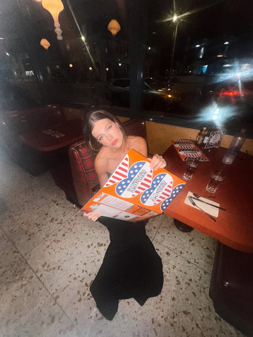 Η Κλέλια Ανδριολάτου στο ετήσιο πάρτι του Έλτον Τζον για τα Όσκαρ