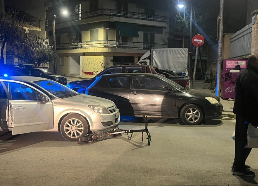 Τροχαίο στο κέντρο της Λάρισας: Ηλεκτρικό πατίνι με δύο ανήλικους συγκρούστηκε με αυτοκίνητο, φωτογραφίες