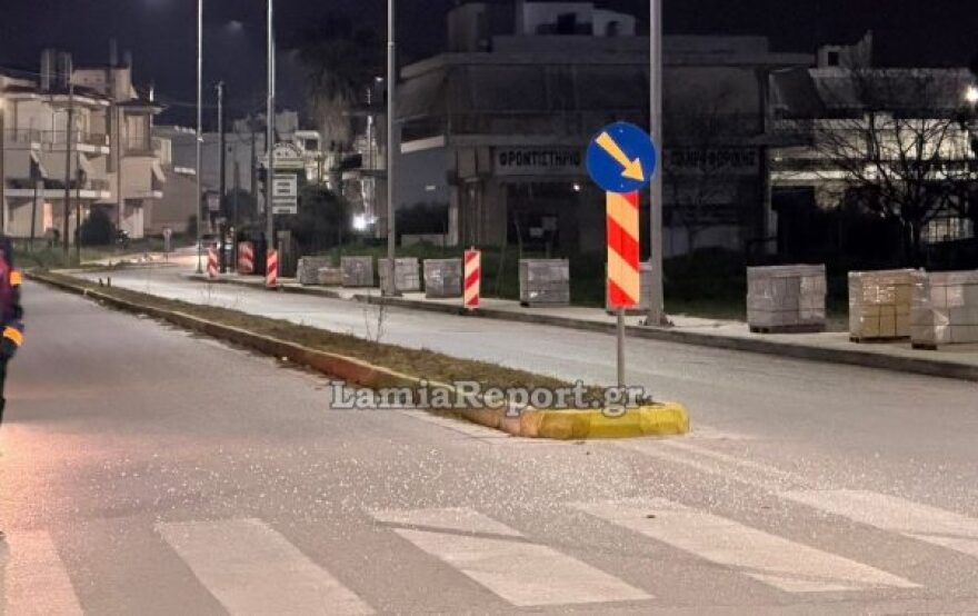 Σοβαρό τροχαίο σε διασταύρωση στη Λαμία - Διανομέας μεταφέρθηκε στο νοσοκομείο μετά από σύγκρουση με ΙΧ