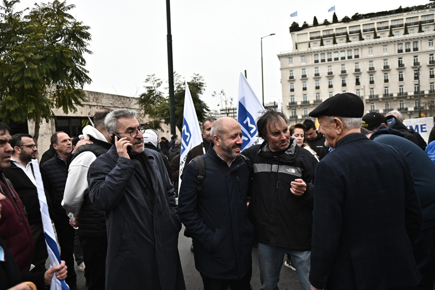 Απεργία στα ταξί: Σε εξέλιξη οι απεργιακές κινητοποιήσεις, δείτε βίντεο και φωτογραφίες