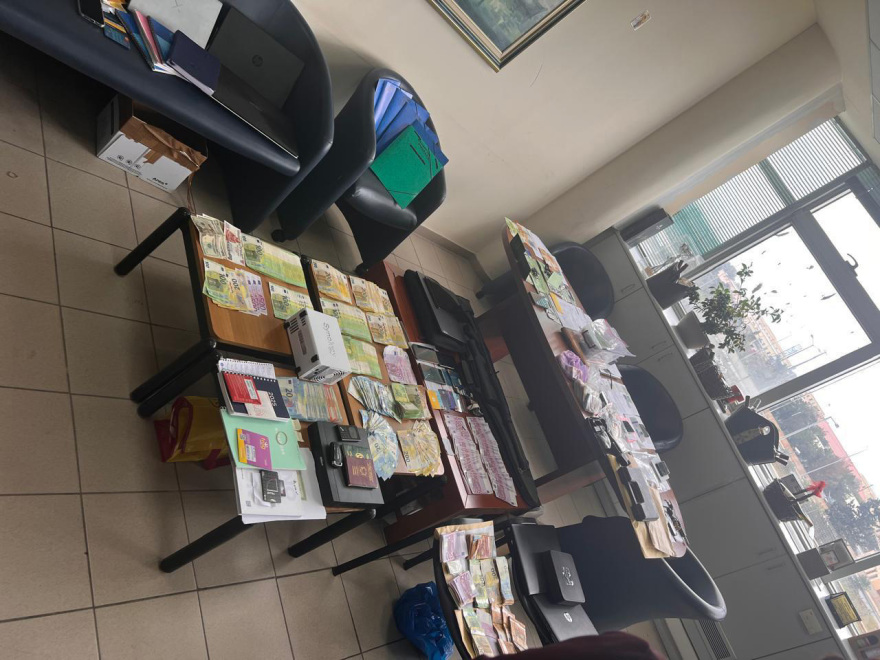 Έστησαν «βιομηχανία» εμπορίας ανθρώπων σε Κρήτη, Αττική και Βοιωτία: Πώς παγίδευαν αλλοδαπούς, τους κρατούσαν τα διαβατήρια και τους μετέτρεπαν σε ομήρους