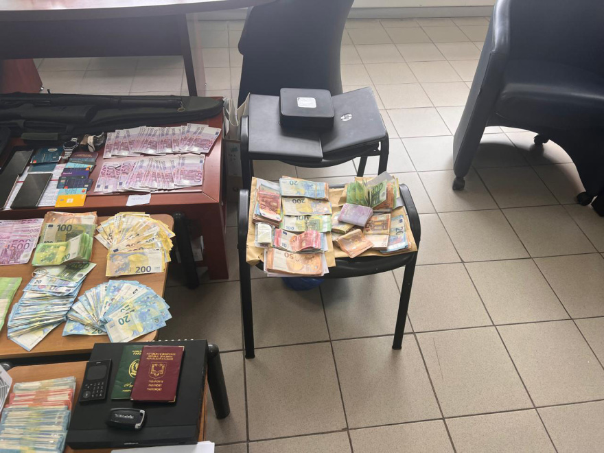 Έστησαν «βιομηχανία» εμπορίας ανθρώπων σε Κρήτη, Αττική και Βοιωτία: Πώς παγίδευαν αλλοδαπούς, τους κρατούσαν τα διαβατήρια και τους μετέτρεπαν σε ομήρους