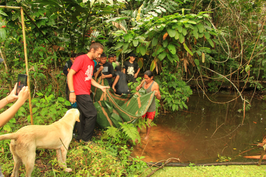 Ο κτηνίατρος που γύρισε από τη ζούγκλα: Ο Μανώλης Κουμαντάκης έσωσε μυρμηγκοφάγο στον Αμαζόνιο και τώρα περιθάλπει ιγκουάνα στην Αθήνα, δείτε φωτογραφίες