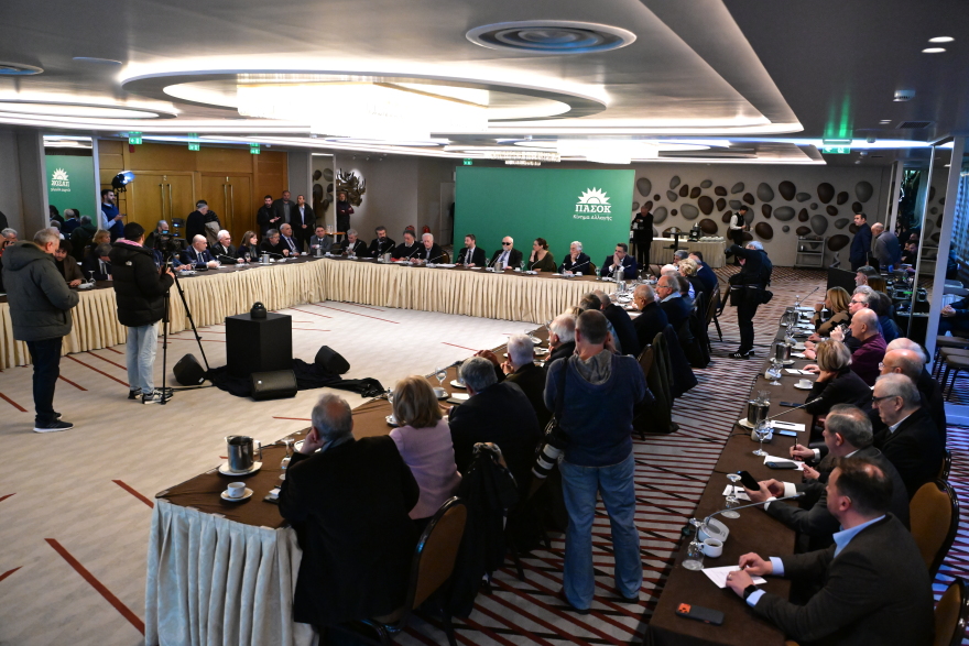 Με αιχμές για Δούκα, Γερουλάνο, Χριστοδουλάκη στην πρεμιέρα διεύρυνσης με Πελεγρίνη ο Ανδρουλάκης: «Στο ΠΑΣΟΚ δεν υπάρχουν τιμάρια»