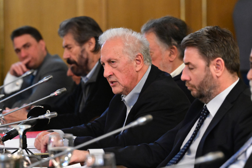 Με αιχμές για Δούκα, Γερουλάνο, Χριστοδουλάκη στην πρεμιέρα διεύρυνσης με Πελεγρίνη ο Ανδρουλάκης: «Στο ΠΑΣΟΚ δεν υπάρχουν τιμάρια»