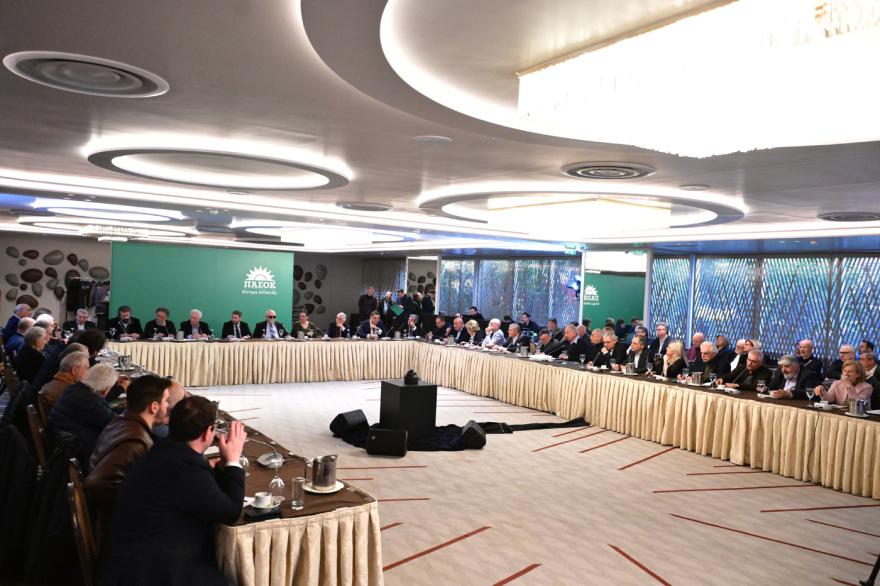 Με αιχμές για Δούκα, Γερουλάνο, Χριστοδουλάκη στην πρεμιέρα διεύρυνσης με Πελεγρίνη ο Ανδρουλάκης: «Στο ΠΑΣΟΚ δεν υπάρχουν τιμάρια»