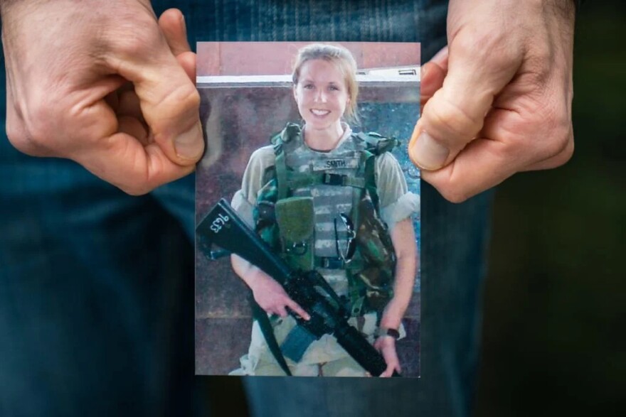 Ποια ήταν η σύζυγος του Τζο Κεντ: Η πολύγλωσση κομάντο των Ειδικών Δυνάμεων που σκοτώθηκε σε επίθεση αυτοκτονίας του ISIS στη Συρία
