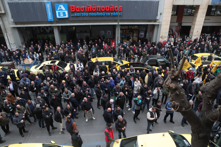 Απεργία στα ταξί: Σε εξέλιξη οι απεργιακές κινητοποιήσεις, δείτε βίντεο και φωτογραφίες