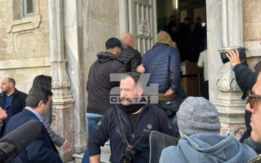 Με βανάκι της Αστυνομίας έφτασαν στον εισαγγελέα οι συλληφθέντες για το κύκλωμα εμπορίας ανθρώπων