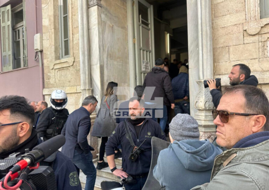 Με βανάκι της Αστυνομίας έφτασαν στον εισαγγελέα οι συλληφθέντες για το κύκλωμα εμπορίας ανθρώπων