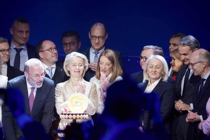  Με τον Κυριάκο Μητσοτάκη τώρα η Ελλάδα αποτελεί success story, είπε η Ρομπέρτα Μέτσολα στα γενέθλια του ΕΛΚ