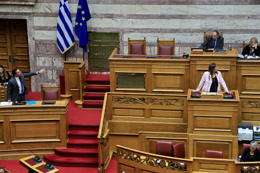 Επεισόδιο στη Βουλή, ο Γεωργιάδης κατήγγειλε την Κωνσταντοπούλου ότι τον τραβούσε βίντεο στη συνεδρίαση