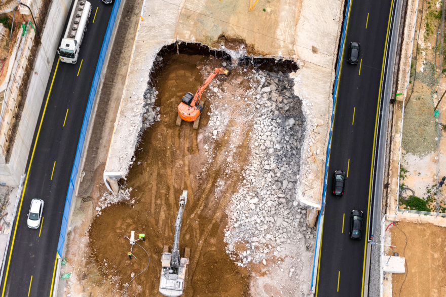 Θεσσαλονίκη: Εντυπωσιακές εικόνες από την κατεδάφιση του τούνελ στον Περιφερειακό για το Flyover