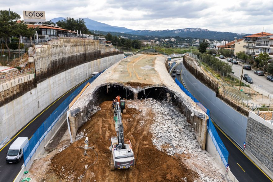 Θεσσαλονίκη: Εντυπωσιακές εικόνες από την κατεδάφιση του τούνελ στον Περιφερειακό για το Flyover