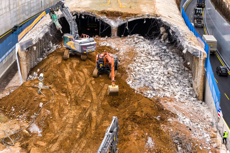 Θεσσαλονίκη: Εντυπωσιακές εικόνες από την κατεδάφιση του τούνελ στον Περιφερειακό για το Flyover