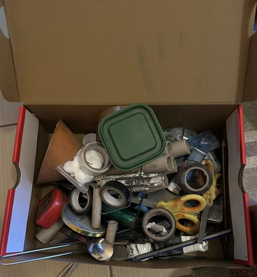 Συνελήφθη 16χρονος που έφτιαχνε και πουλούσε κροτίδες μέσα από το δωμάτιό του στον Άγιο Δημήτριο