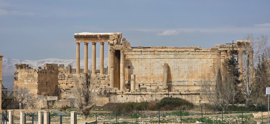 Μπάαλμπεκ, η πόλη του Λιβάνου από την εποχή του Μεγάλου Αλεξάνδρου που βομβαρδίζεται - Το protothema στους αρχαίους ναούς
