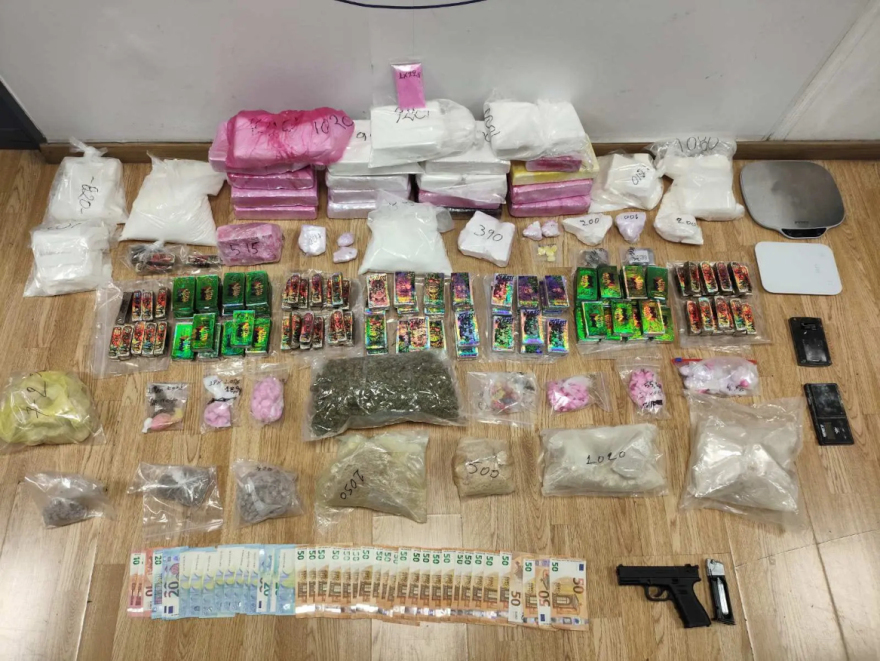 Τρεις συλλήψεις για ναρκωτικά στην Αττική, κατασχέθηκαν σχεδόν 40 κιλά κοκαΐνης, κάνναβης και MDMA