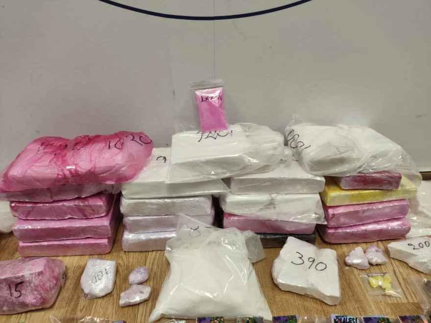 Τρεις συλλήψεις για ναρκωτικά στην Αττική, κατασχέθηκαν σχεδόν 40 κιλά κοκαΐνης, κάνναβης και MDMA