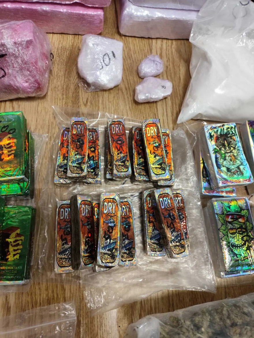 Τρεις συλλήψεις για ναρκωτικά στην Αττική, κατασχέθηκαν σχεδόν 40 κιλά κοκαΐνης, κάνναβης και MDMA