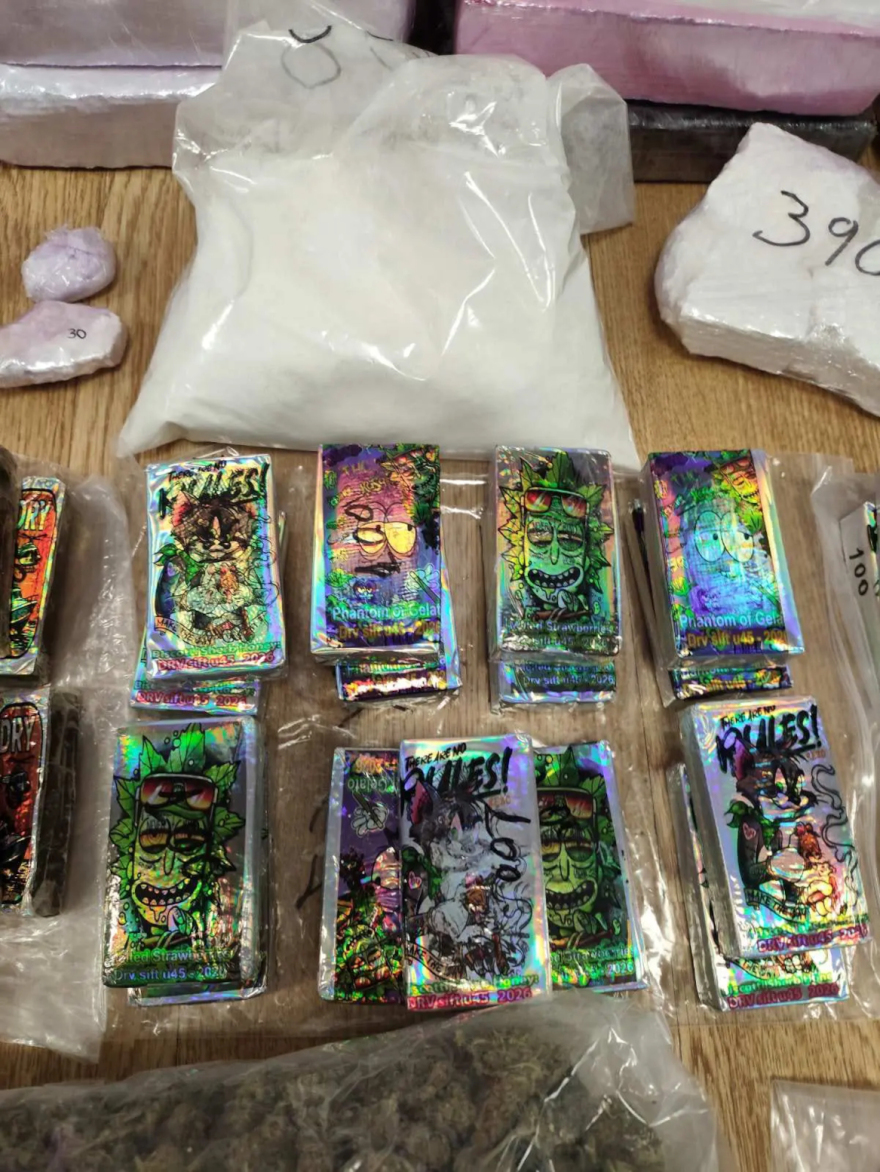 Τρεις συλλήψεις για ναρκωτικά στην Αττική, κατασχέθηκαν σχεδόν 40 κιλά κοκαΐνης, κάνναβης και MDMA