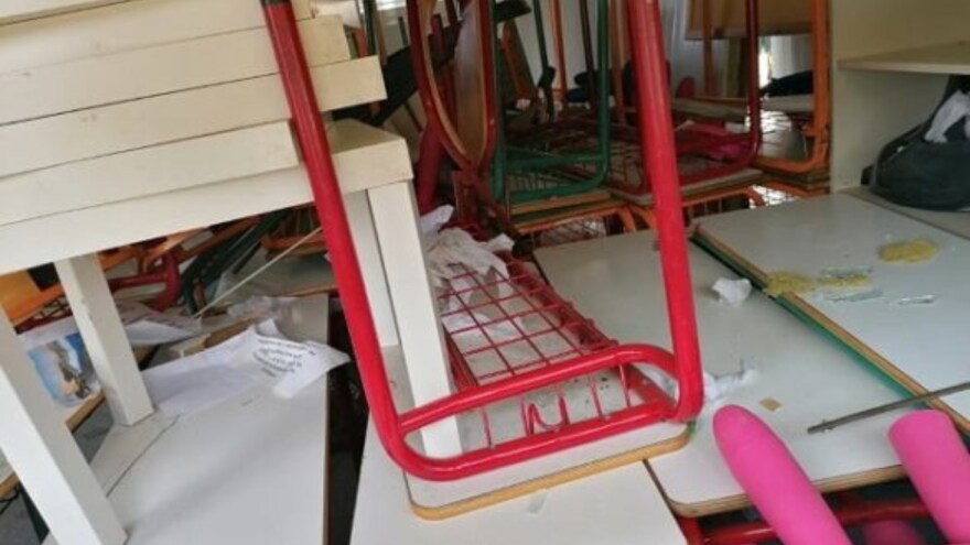 «Επεσαν από τα σύννεφα για τα παιδιά τους» οι γονείς που πλήρωσαν 7.000 ευρώ για τις ζημιές τους σε σχολεία της Θέρμης