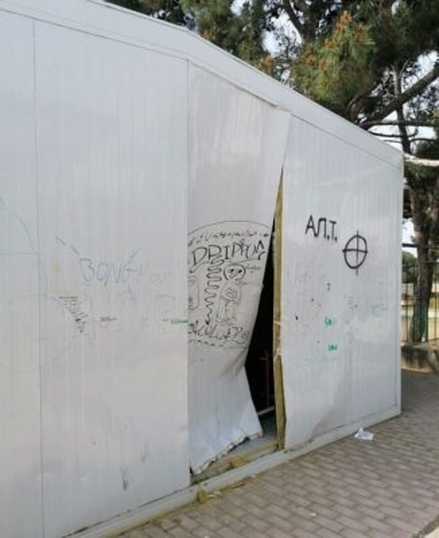 «Επεσαν από τα σύννεφα για τα παιδιά τους» οι γονείς που πλήρωσαν 7.000 ευρώ για τις ζημιές τους σε σχολεία της Θέρμης