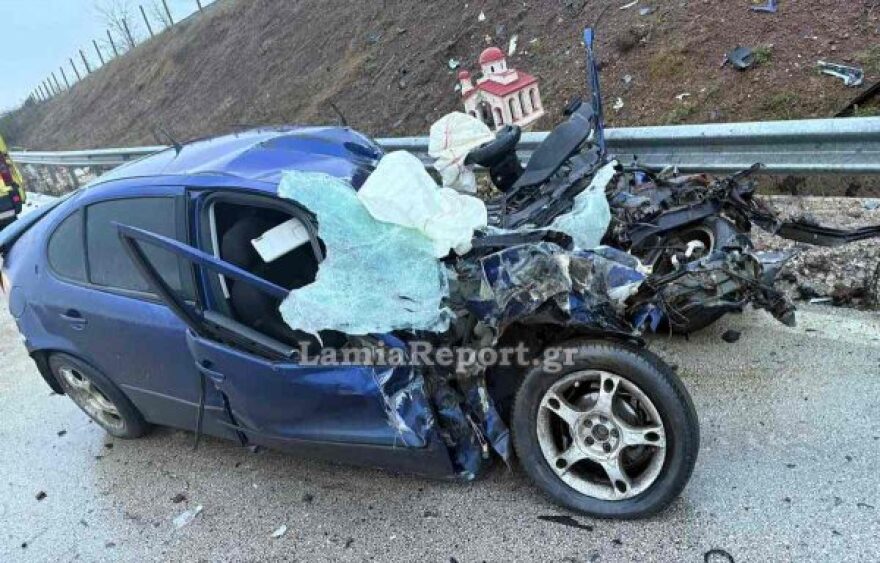 Φθιώτιδα: Νεκρός 21χρονος οδηγός μετά από μετωπική με λεωφορείο που πήγαινε να παραλάβει μαθητές