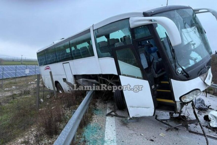 Φθιώτιδα: Νεκρός 21χρονος οδηγός μετά από μετωπική με λεωφορείο που πήγαινε να παραλάβει μαθητές