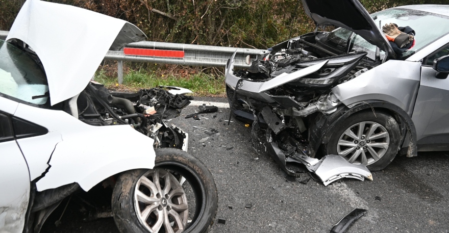 Μετωπική σύγκρουση δύο ΙΧ στην Αργολίδα, στο νοσοκομείο ο ένας οδηγός