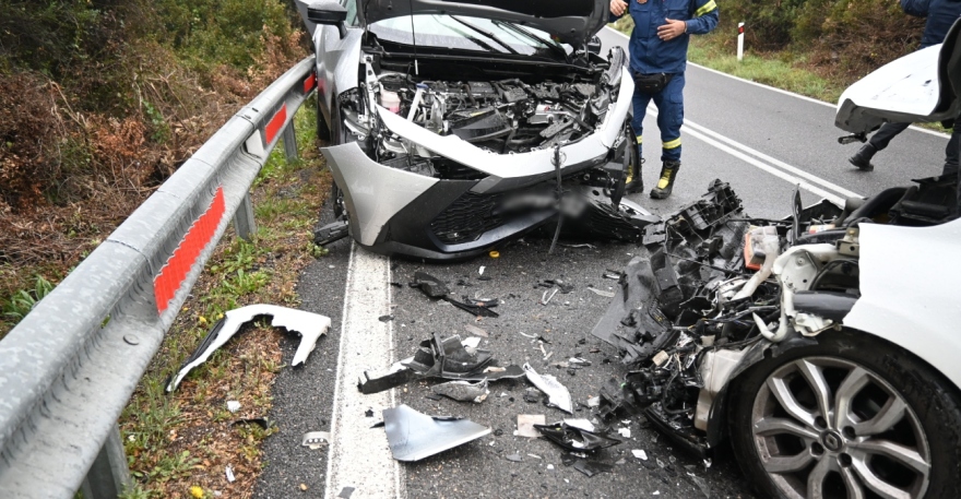 Μετωπική σύγκρουση δύο ΙΧ στην Αργολίδα, στο νοσοκομείο ο ένας οδηγός
