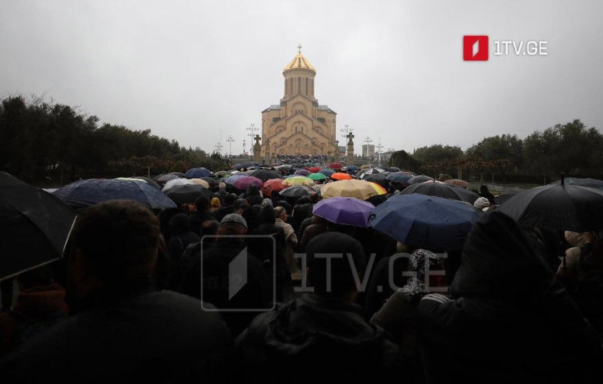 Ο Βαρθολομαίος θα μεταβεί στην Εξόδιο Ακολουθία του Πατριάρχη Γεωργίας Ηλία Β΄ - Συνεχίζεται για τρίτη ημέρα το λαϊκό προσκύνημα
