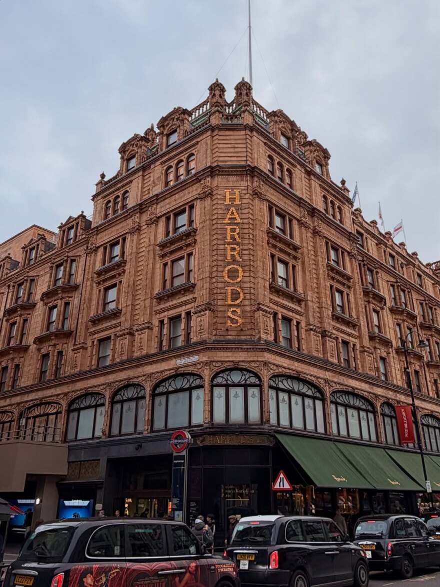 Αλεξάνδρα Παναγιώταρου: Οι βόλτες της στο Νότινγκ Χιλ, δείτε φωτογραφίες