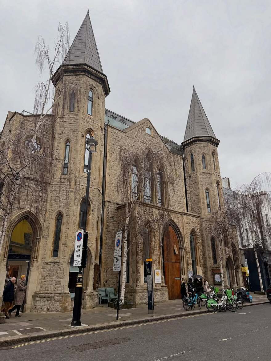 Αλεξάνδρα Παναγιώταρου: Οι βόλτες της στο Νότινγκ Χιλ, δείτε φωτογραφίες