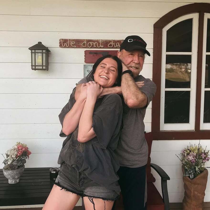 Τσακ Νόρις: Ο κόσμος έχασε έναν θρύλο, αλλά εγώ έχασα τον παππού μου, έγραψε η εγγονή του