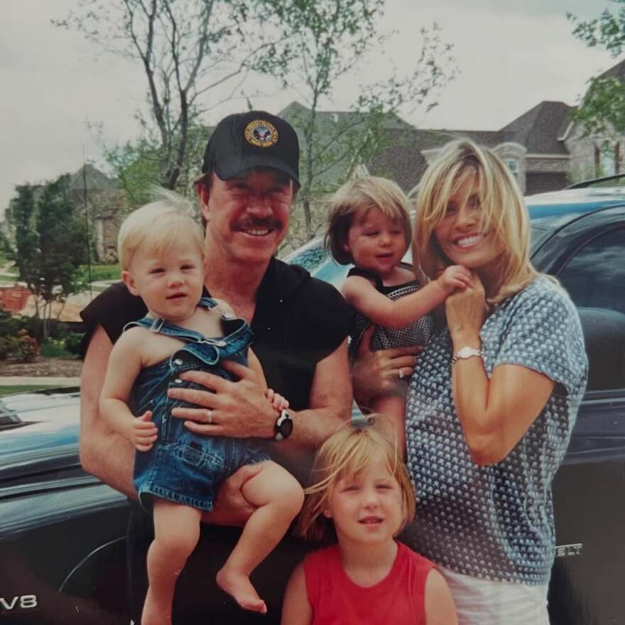 Τσακ Νόρις: Ο κόσμος έχασε έναν θρύλο, αλλά εγώ έχασα τον παππού μου, έγραψε η εγγονή του