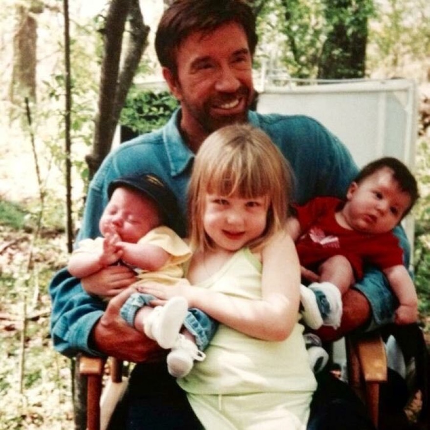 Τσακ Νόρις: Ο κόσμος έχασε έναν θρύλο, αλλά εγώ έχασα τον παππού μου, έγραψε η εγγονή του