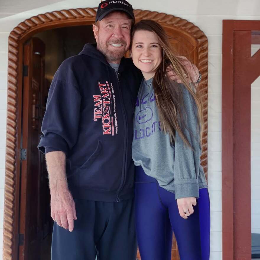 Τσακ Νόρις: Ο κόσμος έχασε έναν θρύλο, αλλά εγώ έχασα τον παππού μου, έγραψε η εγγονή του