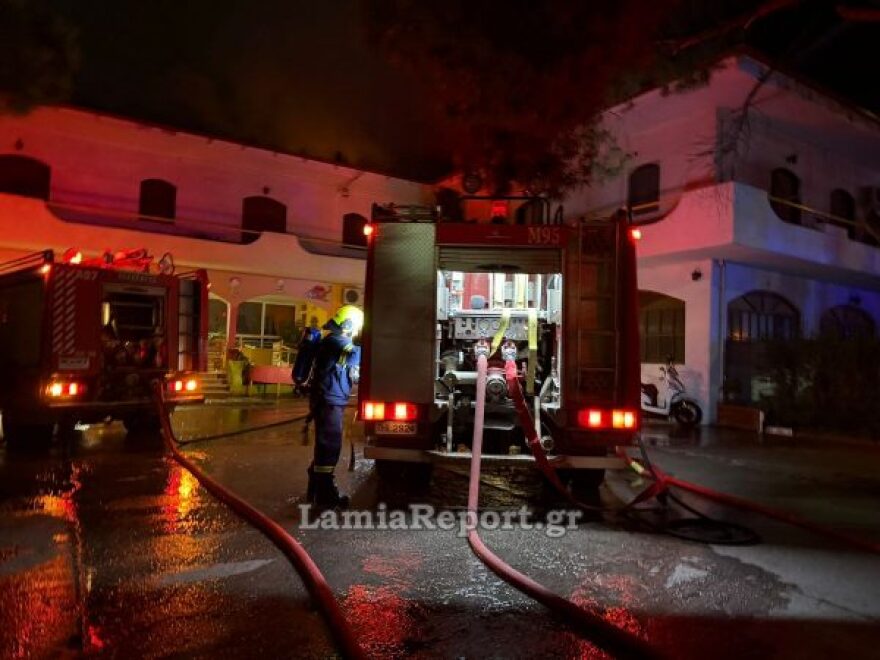 Φωτιά σε διαμέρισμα λίγο έξω από τη Λαμία, δείτε φωτογραφίες