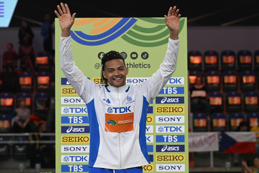 Η απονομή του ασημένιου μεταλλίου στον Καραλή: «Είμαι χαρούμενος και ξενυχτισμένος, ζω το όνειρό μου», βίντεο και φωτογραφίες