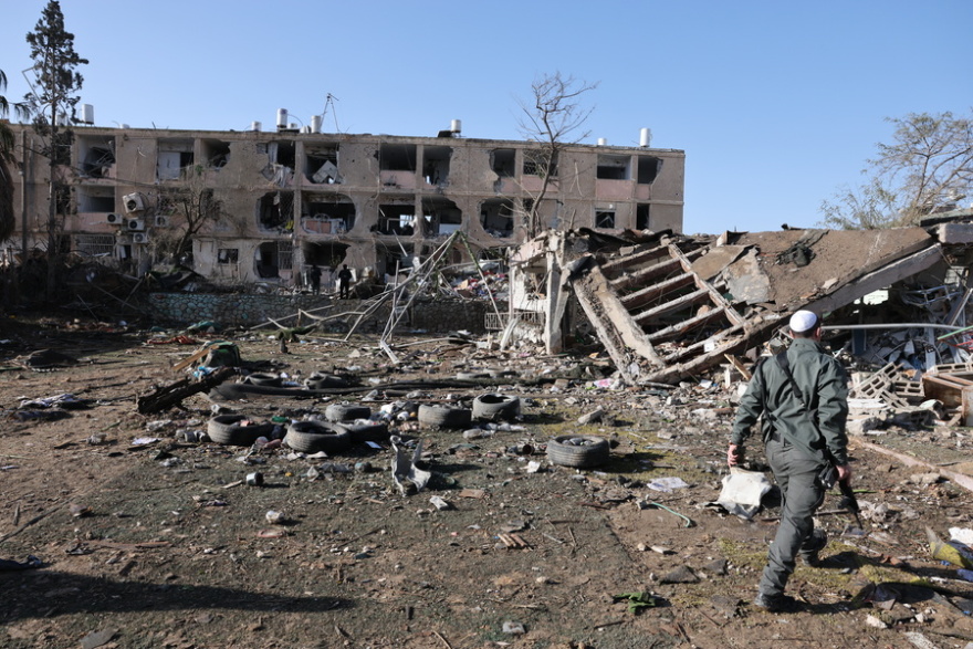 Το protothema στην Αράντ αμέσως μετά το χτύπημα του Ιράν: Εκατοντάδες τραυματίες από τον βαλλιστικό, εξαφανίστηκε ένα ολόκληρο κτίριο, δείτε βίντεο