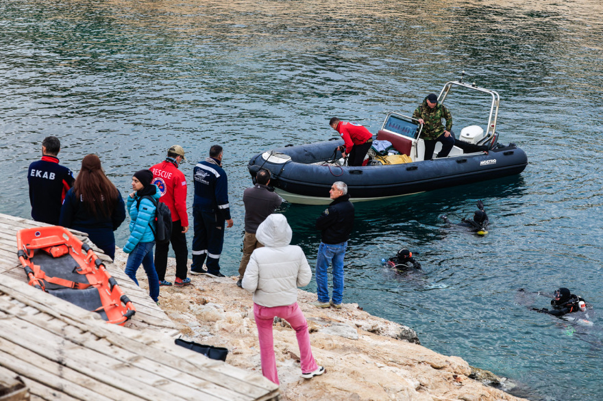 Επιχείρηση από το Λιμενικό για τον απεγκλωβισμό δύτη από την θαλάσσια περιοχή στα Λιμανάκια Βουλιαγμένης