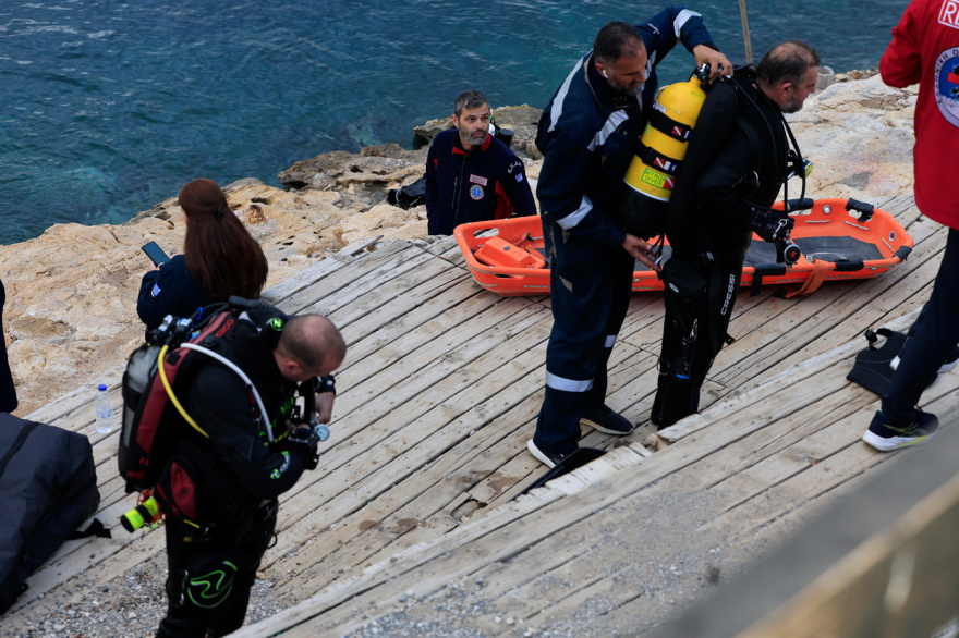 Επιχείρηση από το Λιμενικό για τον απεγκλωβισμό δύτη από την θαλάσσια περιοχή στα Λιμανάκια Βουλιαγμένης