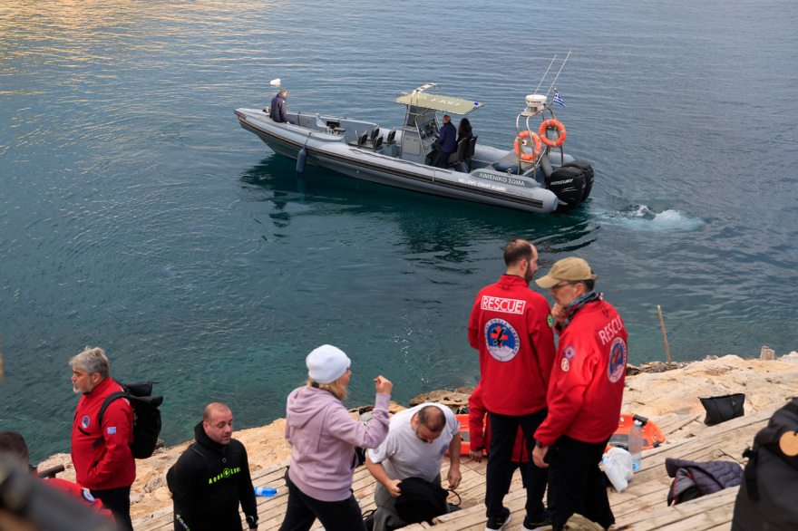 Επιχείρηση από το Λιμενικό για τον απεγκλωβισμό δύτη από την θαλάσσια περιοχή στα Λιμανάκια Βουλιαγμένης