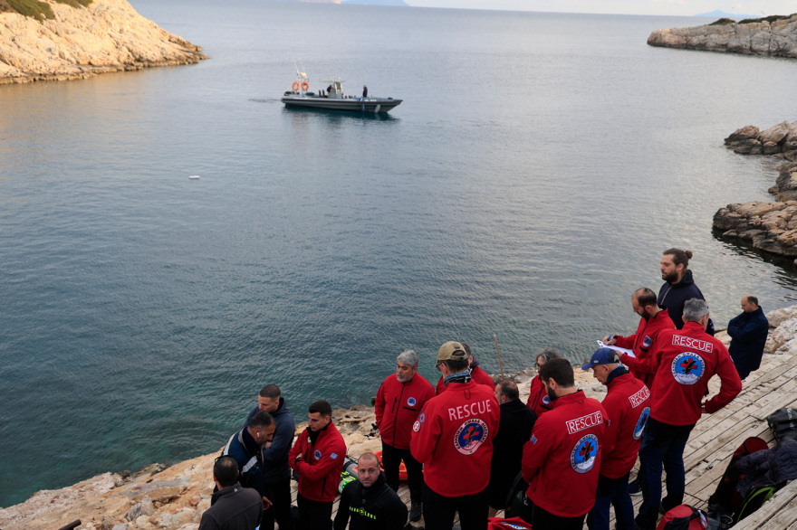 Επιχείρηση από το Λιμενικό για τον απεγκλωβισμό δύτη από την θαλάσσια περιοχή στα Λιμανάκια Βουλιαγμένης