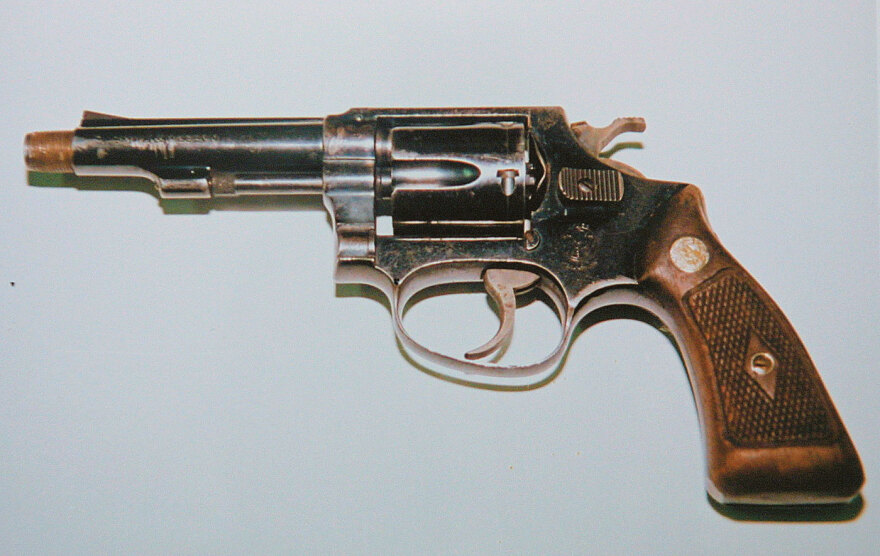 Ο τρομοκράτης «Χ» που οδήγησε Χρυσοχοΐδη - Νασιάκο στη 17 Νοέμβρη, τα ραντεβού σε ξενοδοχεία και οι φιλικές ανακρίσεις