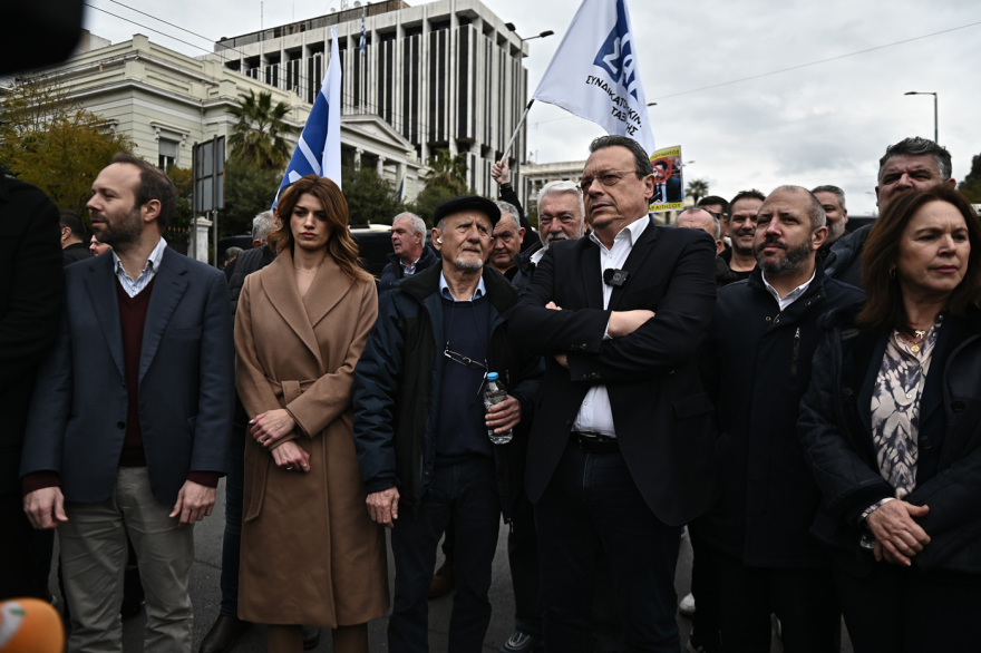 Απεργία οδηγών ταξί σε όλη τη χώρα,  πορεία στο κέντρο της Αθήνας - Δείτε βίντεο και φωτογραφίες