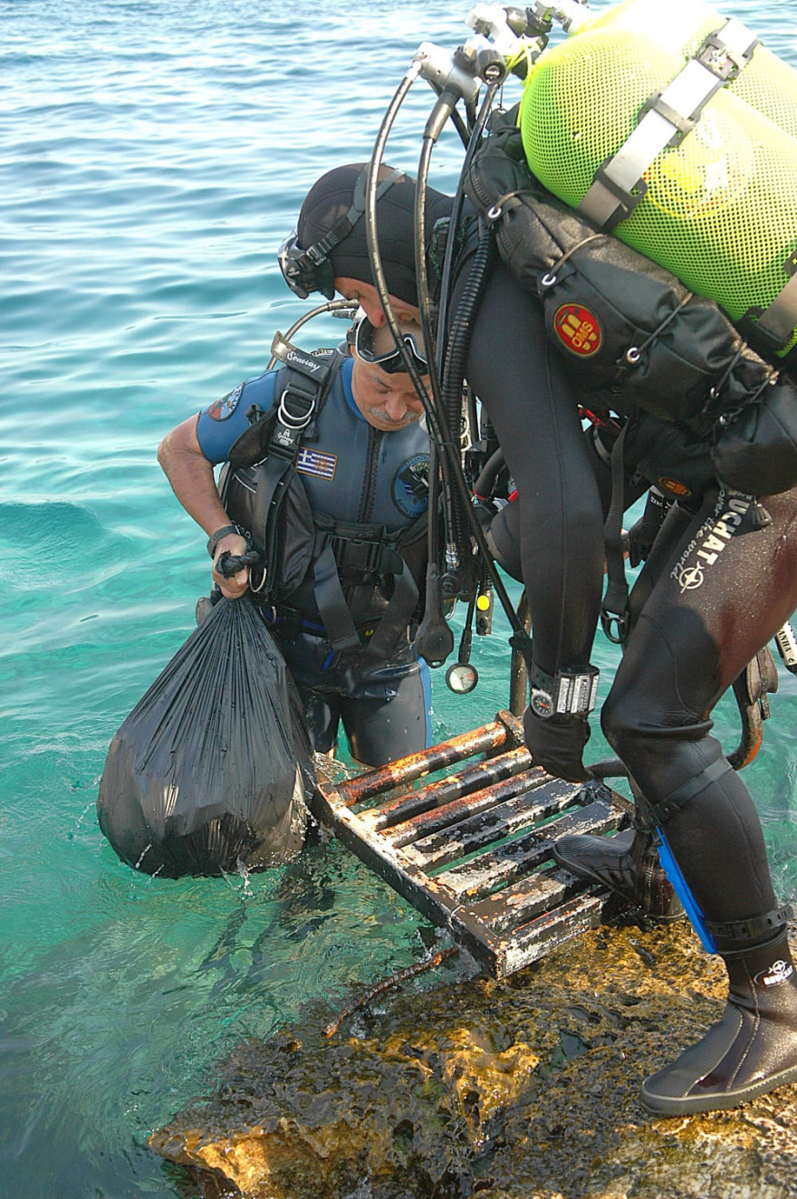 Τα επικίνδυνα μυστικά του «πηγαδιού του διαβόλου» στα Λιμανάκια της Βουλιαγμένης