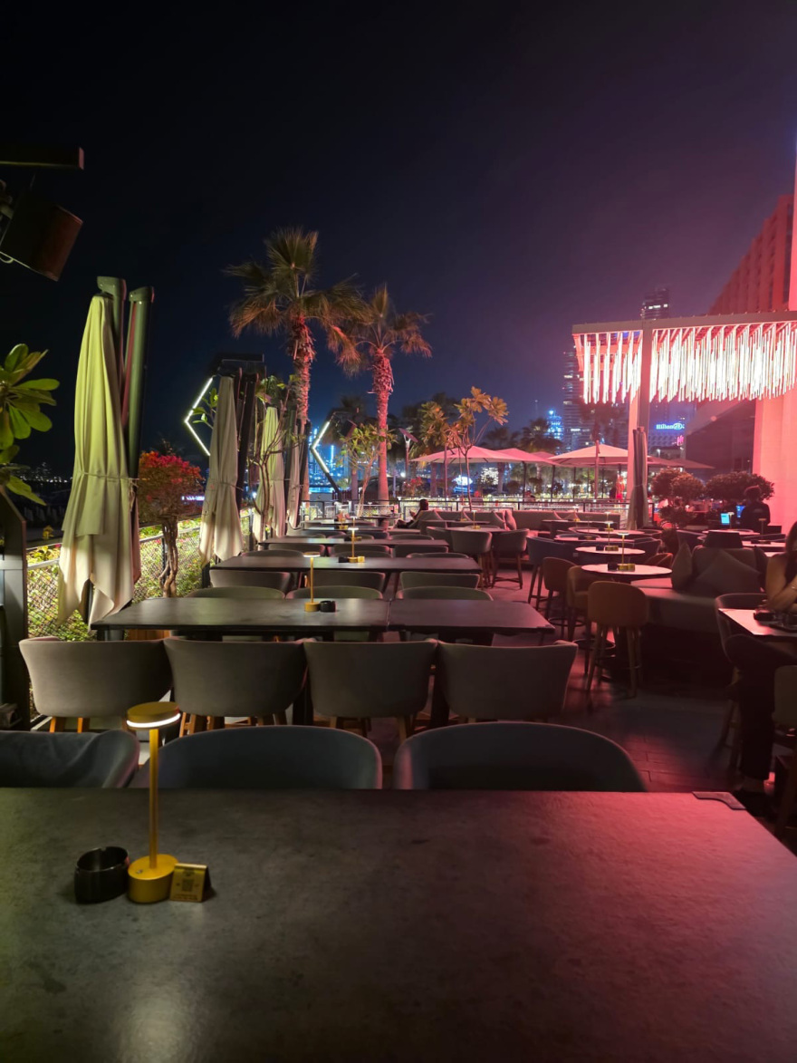 &Pi;&omicron;&lambda;&epsilon;&mu;&iota;&kappa;ό lockdown &sigma;&tau;&omicron; &Nu;&tau;&omicron;&upsilon;&mu;&pi;ά&iota;: &Pi;&epsilon;&nu;&tau;ά&sigma;&tau;&epsilon;&rho;&alpha; &xi;&epsilon;&nu;&omicron;&delta;&omicron;&chi;&epsilon;ί&alpha; &mu;&epsilon; 50 &epsilon;&upsilon;&rho;ώ, &phi;&alpha;&gamma;&eta;&tau;ό &mu;&epsilon; &nu;&tau;&epsilon;&lambda;ί&beta;&epsilon;&rho;&iota; &kappa;&alpha;&iota; &nu;&upsilon;&chi;&tau;&epsilon;&rho;&iota;&nu;ά &mu;&alpha;&gamma;&alpha;&zeta;&iota;ά &chi;&omega;&rho;ί&sigmaf; &pi;&epsilon;&lambda;ά&tau;&epsilon;&sigmaf; 